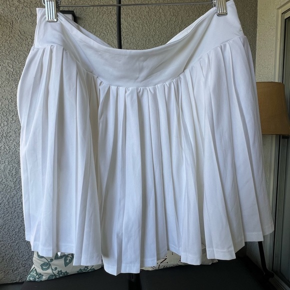 ADIDAS PLEATED SKORT, SIZE: Medium White - Picture 1 of 5